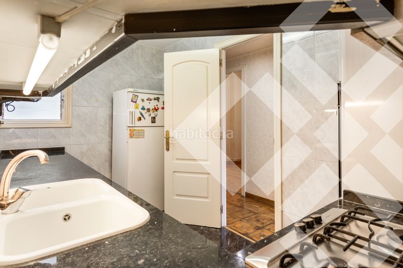 Piso alto (7º) luminoso, silencioso, vistas a parque, 3 habitaciones 2 baños, gran balcón, ascensor en Barcelona - Imagen 11