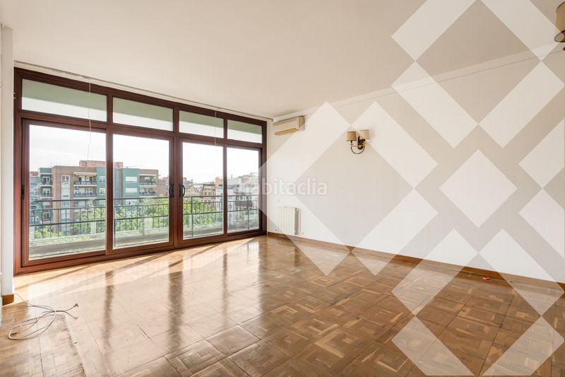 Piso alto (7º) luminoso, silencioso, vistas a parque, parking incluido, 3 habitaciones 2 baños, gran balcón, ascensor en Barcelona - Imagen 5