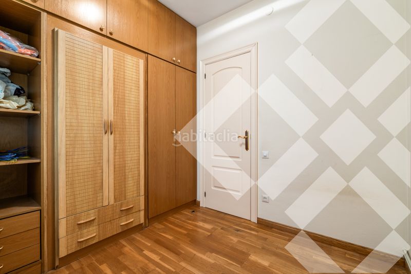 Piso alto (7º) luminoso, silencioso, vistas a parque, parking incluido, 3 habitaciones 2 baños, gran balcón, ascensor en Barcelona - Imagen 23