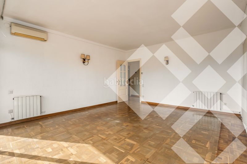 Piso alto (7º) luminoso, silencioso, vistas a parque, parking incluido, 3 habitaciones 2 baños, gran balcón, ascensor en Barcelona - Imagen 7