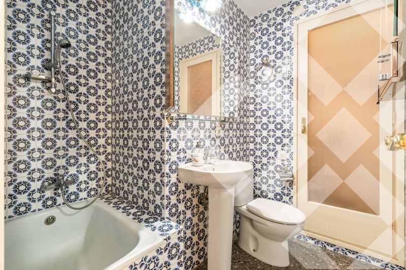 Piso alto (7º) luminoso, silencioso, vistas a parque, parking incluido, 3 habitaciones 2 baños, gran balcón, ascensor en Barcelona - Imagen 24