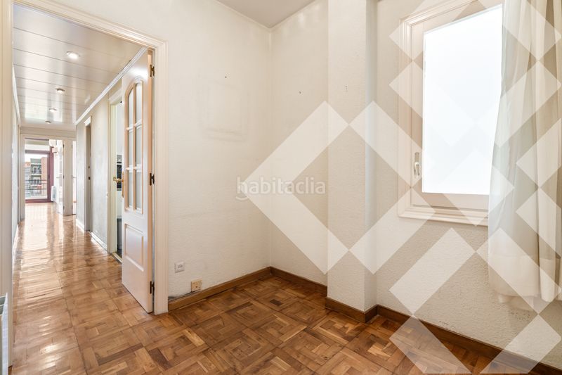 Piso alto (7º) luminoso, silencioso, vistas a parque, parking incluido, 3 habitaciones 2 baños, gran balcón, ascensor en Barcelona - Imagen 25