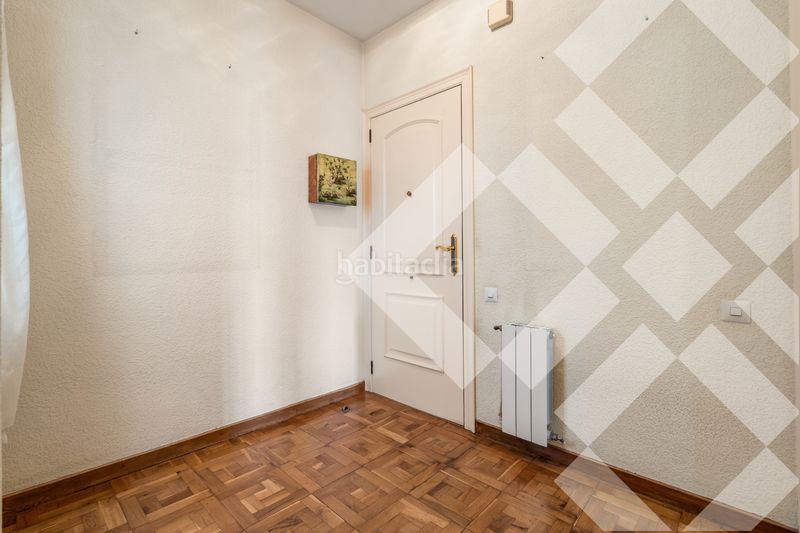 Piso alto (7º) luminoso, silencioso, vistas a parque, parking incluido, 3 habitaciones 2 baños, gran balcón, ascensor en Barcelona - Imagen 26