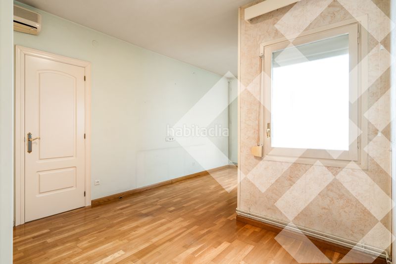 Piso alto (7º) luminoso, silencioso, vistas a parque, parking incluido, 3 habitaciones 2 baños, gran balcón, ascensor en Barcelona - Imagen 20