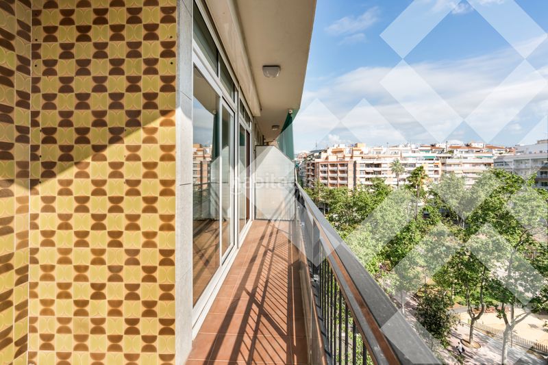 Piso alto (7º) luminoso, silencioso, vistas a parque, parking incluido, 3 habitaciones 2 baños, gran balcón, ascensor en Barcelona - Imagen 27