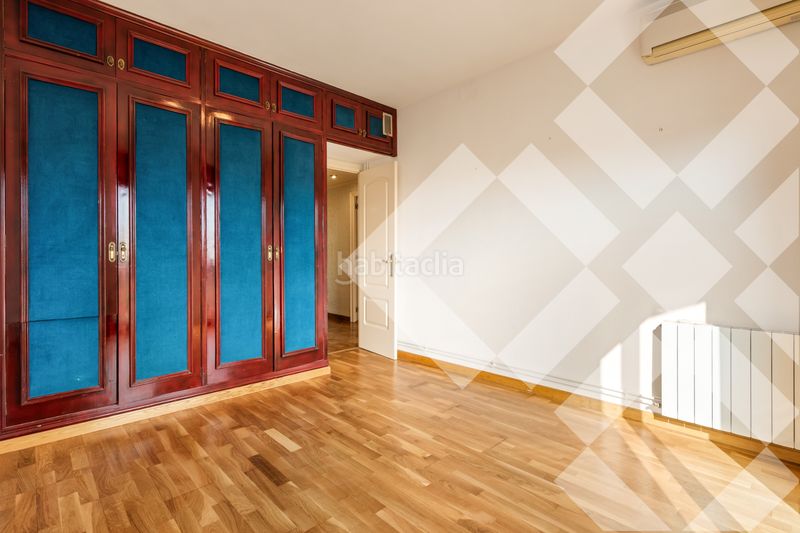 Piso alto (7º) luminoso, silencioso, vistas a parque, parking incluido, 3 habitaciones 2 baños, gran balcón, ascensor en Barcelona - Imagen 15