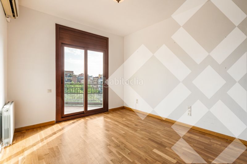 Piso alto (7º) luminoso, silencioso, vistas a parque, parking incluido, 3 habitaciones 2 baños, gran balcón, ascensor en Barcelona - Imagen 14