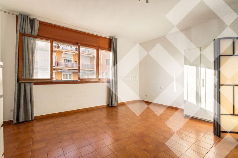 Foto 70a38e9e-44b4-4111-b422-51861dd066c4. Estudi a Sarrià Barcelona