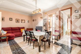 Flat  Carrer del rosselló. Junto al passeig sant joan, finca regia de 105 m2, 3 habitacione