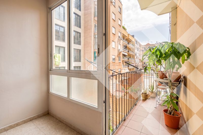 Piso junto al passeig sant joan, finca regia de 105 m2, 3 habitaciones, 1 baño, balcón en Barcelona - Imagen 7