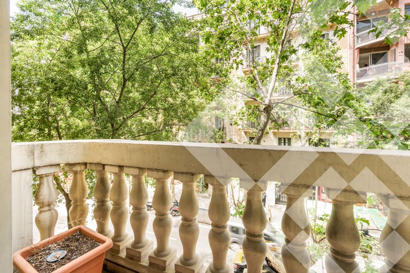 Piso junto al passeig sant joan, finca regia de 105 m2, 3 habitaciones, 1 baño, balcón en Barcelona - Imagen 20