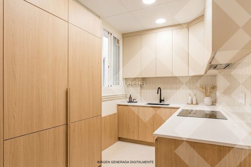 Piso junto al passeig sant joan, finca regia de 105 m2, 3 habitaciones, 1 baño, balcón en Barcelona - Imagen 5