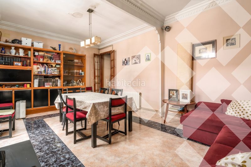 Piso junto al passeig sant joan, finca regia de 105 m2, 3 habitaciones, 1 baño, balcón en Barcelona - Imagen 11
