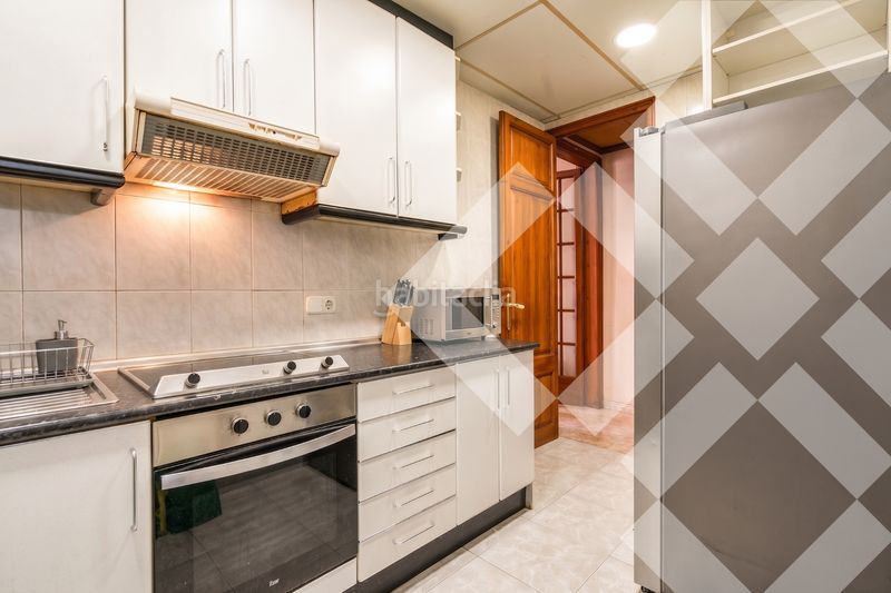 Piso junto al passeig sant joan, finca regia de 105 m2, 3 habitaciones, 1 baño, balcón en Barcelona - Imagen 13