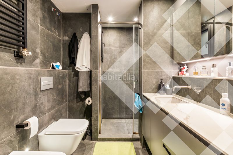 Ático reformado de diseño, vistas, luminoso, silencioso, terraza 23 m2, 2 habitaciones con vestidor, 2 baños, ascensor en Barcelona - Imagen 21