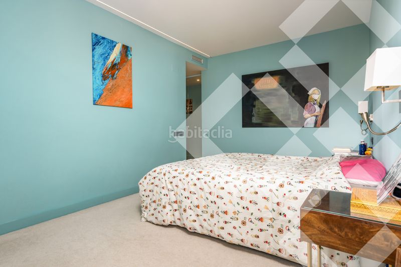 Ático reformado de diseño, vistas, luminoso, silencioso, terraza 23 m2, 2 habitaciones con vestidor, 2 baños, ascensor en Barcelona - Imagen 19