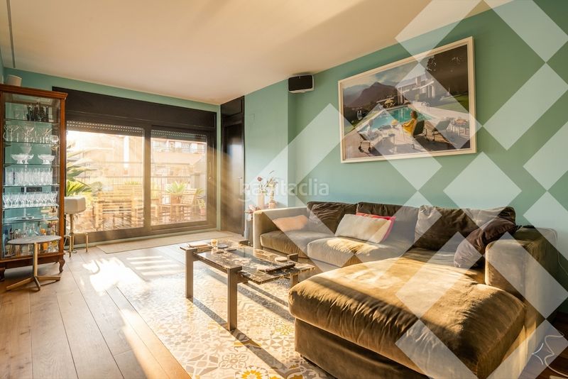 Ático reformado de diseño, vistas, luminoso, silencioso, terraza 23 m2, 2 habitaciones con vestidor, 2 baños, ascensor en Barcelona
