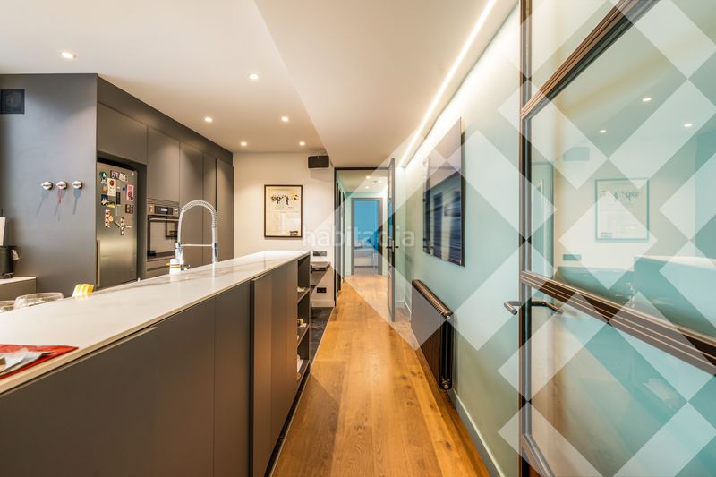 Ático reformado de diseño, vistas, luminoso, silencioso, terraza 23 m2, 2 habitaciones con vestidor, 2 baños, ascensor en Barcelona - Imagen 15