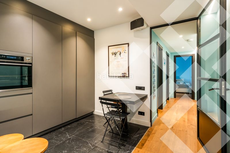 Ático reformado de diseño, vistas, luminoso, silencioso, terraza 23 m2, 2 habitaciones con vestidor, 2 baños, ascensor en Barcelona - Imagen 16