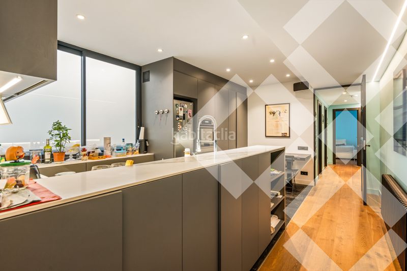 Ático reformado de diseño, vistas, luminoso, silencioso, terraza 23 m2, 2 habitaciones con vestidor, 2 baños, ascensor en Barcelona - Imagen 10
