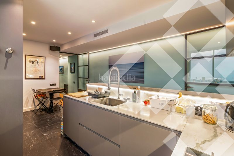 Ático reformado de diseño, vistas, luminoso, silencioso, terraza 23 m2, 2 habitaciones con vestidor, 2 baños, ascensor en Barcelona - Imagen 13