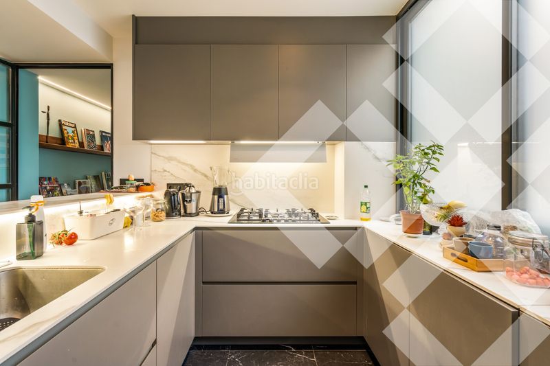 Ático reformado de diseño, vistas, luminoso, silencioso, terraza 23 m2, 2 habitaciones con vestidor, 2 baños, ascensor en Barcelona - Imagen 12