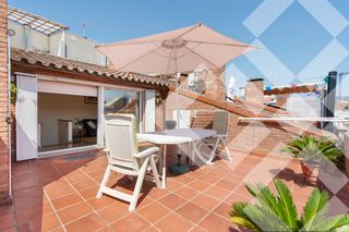 Casa a schiera  Carrer de la lluna. Casa adosada de 244 m2 en pleno centro de badalona