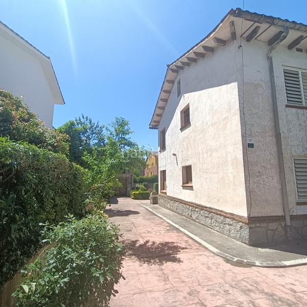 Foto 0fe8418e-391f-47ec-bf7f-fdb850d8bc4f. Casa en carrer gran via tomàs balvey 86 casa a 3 vents en venda a ! en Cardedeu
