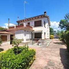 Casa a Carrer gran via tomàs balvey 86. Casa a 3 vents en venda a cardedeu!