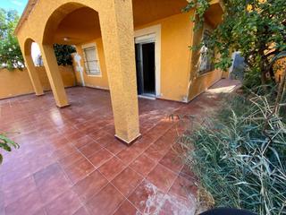 Xalet a Calle mar de tasmania-ur bahia 8. Chalet independiente en los alcázares