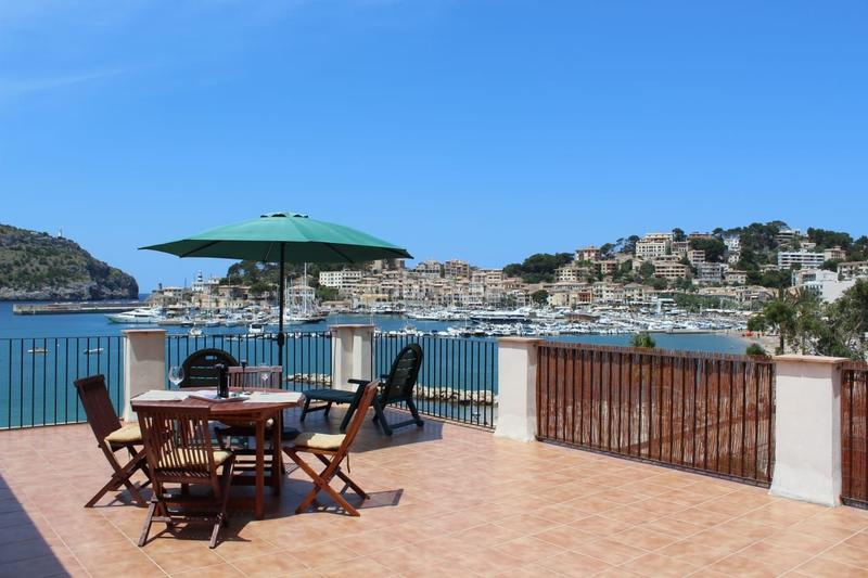 Foto dc759cd3-7f79-41c1-aa38-cb4c86cd4a7a. Édifice dans Sóller