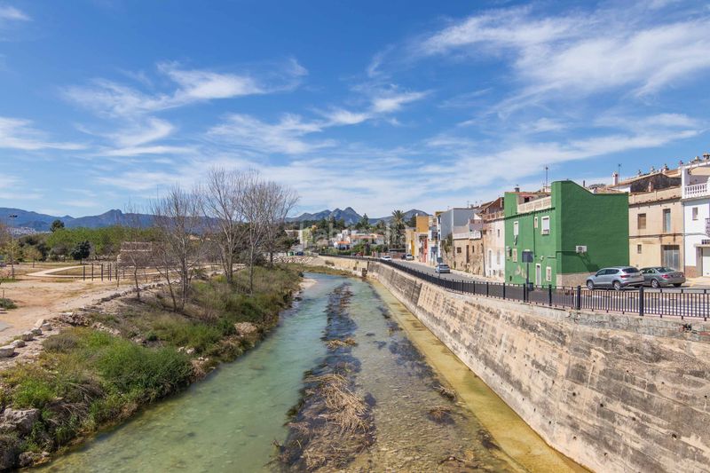 Foto 35b1252b-d153-42d3-9f19-44ed499e4076. Xalet amb calefacció aparcament piscina a Beniarbeig