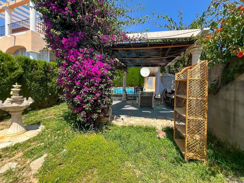 Foto a9e655b3-6d6c-4486-9148-b3af42774e4c. Xalet amb calefacció aparcament piscina a Beniarbeig