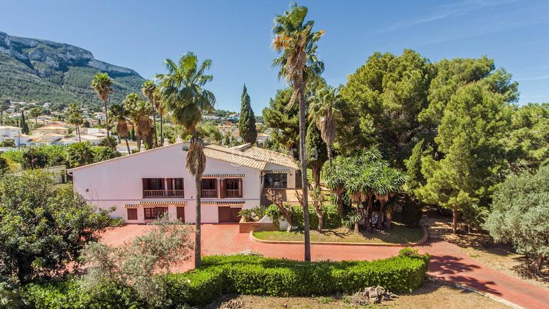 Foto db4f79c0-6a9c-4e53-955b-1f1e0684ee7a. Chalet con riscaldamento parcheggio piscina in El Montgó Dénia