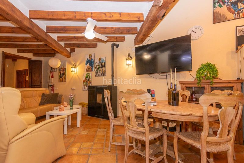Foto cfd0b247-819d-4b0a-949b-2be82064ca69. Edificio in Sagra