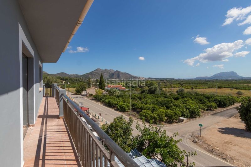 Foto 047a2680-4399-4fbb-9ead-56e264be0d53. Edificio in Tormos