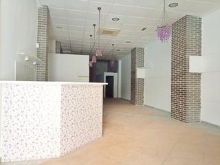 Local commercial  Carrer mare de deu del remei. Local comercial en mutxamel: espacio versátil en entorno consoli