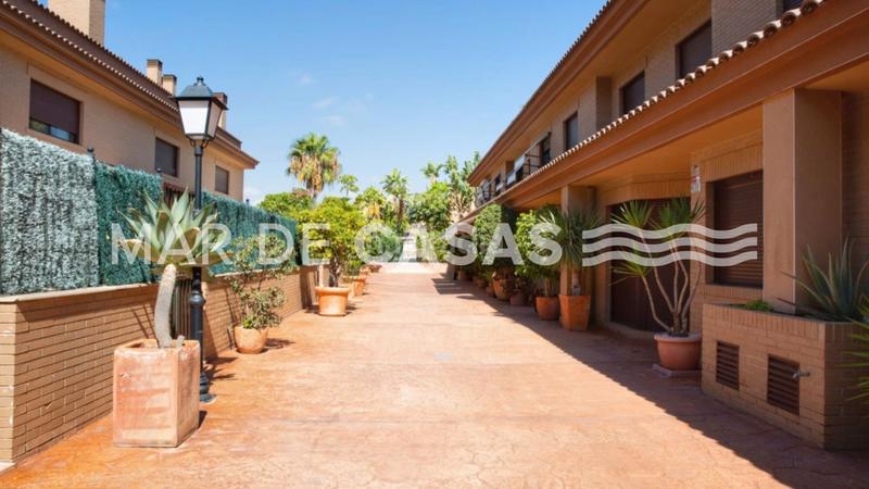 Foto 3a575377-4070-4ad8-bd87-f1b1daaa806a. Casa adosada espacio, luz y ubicación: adosado con piscina en San Juan de Alicante