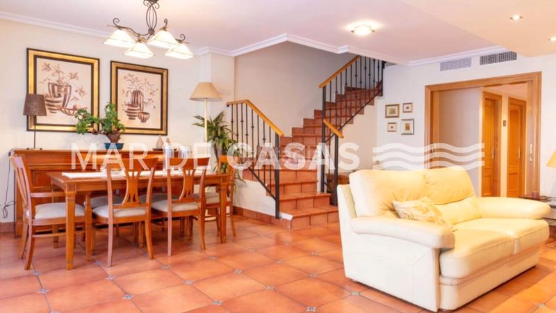 Foto 4694c790-9469-473a-8ef2-5278da2c2b91. Casa adosada espacio, luz y ubicación: adosado con piscina en San Juan de Alicante