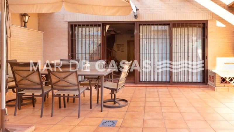 Foto 4a87da08-6980-4b08-bedf-848cb25b09cf. Casa adosada espacio, luz y ubicación: adosado con piscina en San Juan de Alicante
