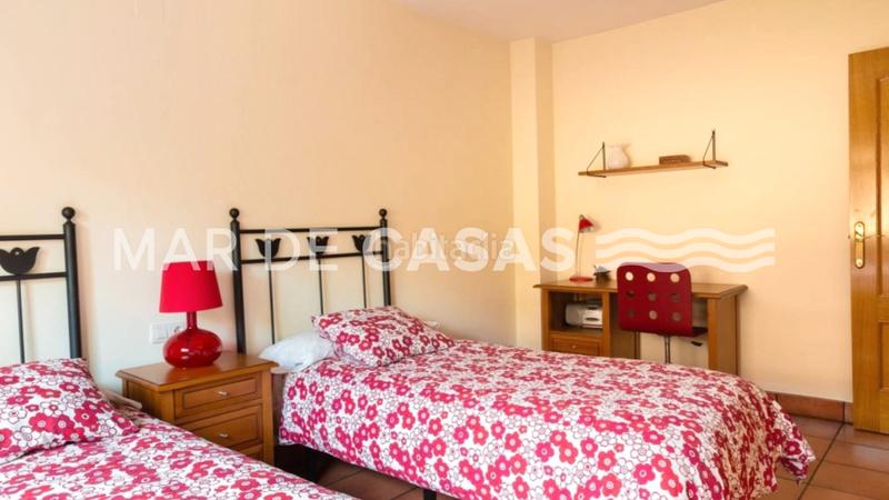 Foto 4ad9fa73-97c5-40ce-917d-936a8cb1e09c. Casa adosada espacio, luz y ubicación: adosado con piscina en San Juan de Alicante