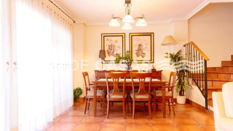 Foto 5b171eb1-0c86-484f-ae1d-83406a005cc1. Casa adosada espacio, luz y ubicación: adosado con piscina en San Juan de Alicante