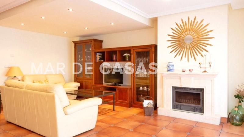 Foto 6e38ac96-be36-403a-af28-210beec2ab00. Casa adosada espacio, luz y ubicación: adosado con piscina en San Juan de Alicante