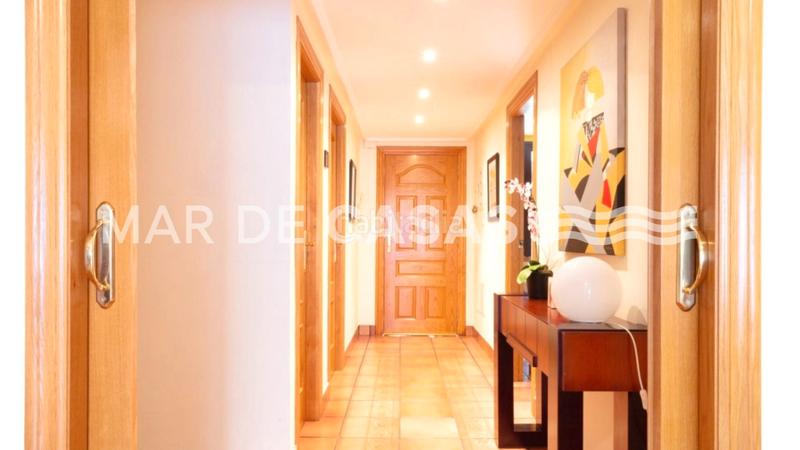 Foto 95c3354c-3d6c-432e-a7f4-ee56e8ca357d. Casa adosada espacio, luz y ubicación: adosado con piscina en San Juan de Alicante