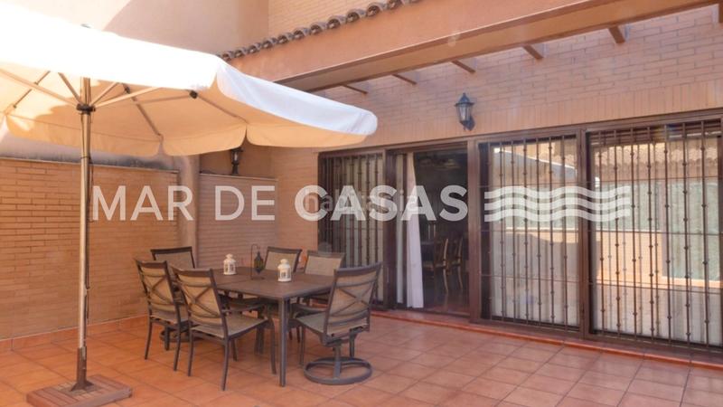 Foto c23eab53-9138-4fa3-8976-b7d7b6aadb00. Casa adosada espacio, luz y ubicación: adosado con piscina en San Juan de Alicante