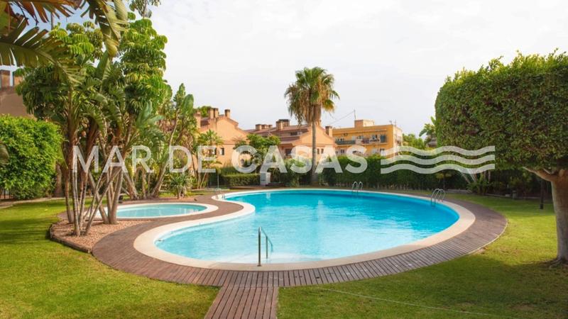 Foto cc407ca6-34c2-409c-89a6-bd78337934bb. Casa adosada espacio, luz y ubicación: adosado con piscina en San Juan de Alicante