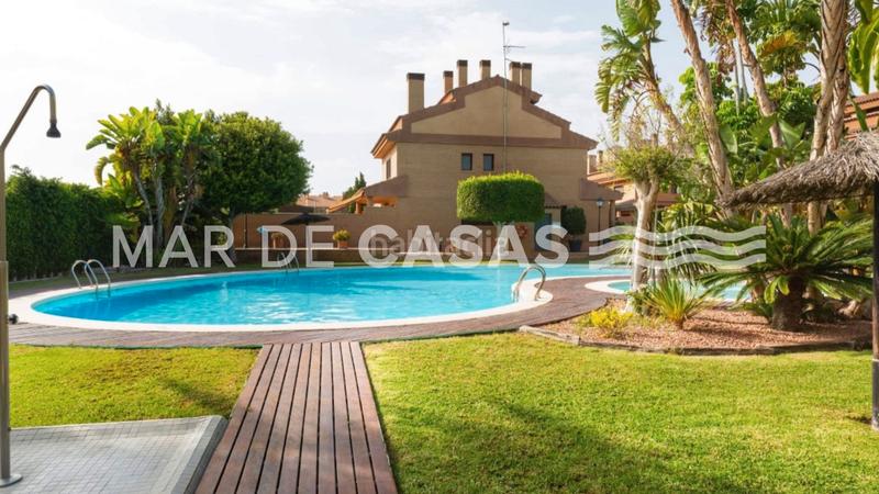Foto de35ecba-eea2-4f47-b3b7-88345ee6dbba. Casa adosada espacio, luz y ubicación: adosado con piscina en San Juan de Alicante