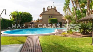 Reihenhaus  Calle san antonio. Espacio, luz y ubicación adosado con piscina en san juan