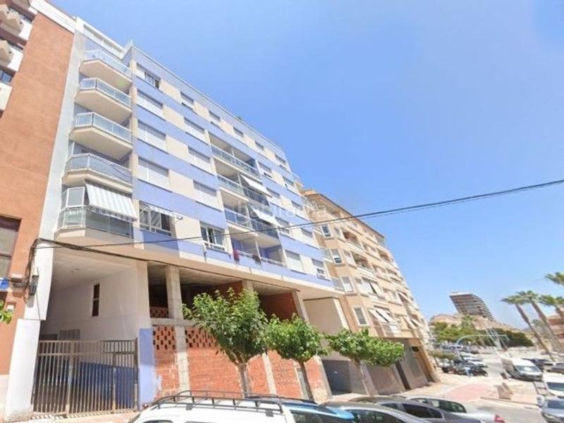 Foto 8d9d6636-7a86-4357-8ef6-340d6f7a8e85. Parking voiture dans calle de sant francesc 29 dans Campello (el)