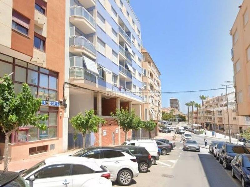 Foto b7e66c52-c86c-4fc0-a14a-37ed47b654f5. Parking voiture dans calle de sant francesc 29 dans Campello (el)